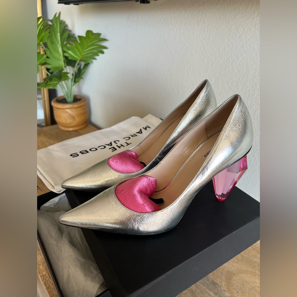 Marc Jacobs silver and pink pointed toe pumps heels Size EU 37, US 7